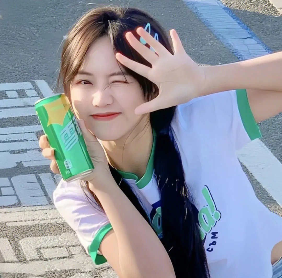 一抹丹砂映清辉